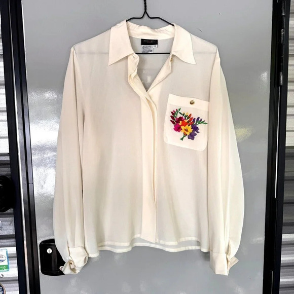 Simon Chang cream/ivory blouse with floral pocket and  gold buttons size 8 EUC - Picture 1 of 4